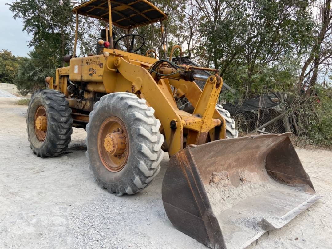 ขาย 255,000 รถตักล้อยาง 2 เพลา Komatsu
