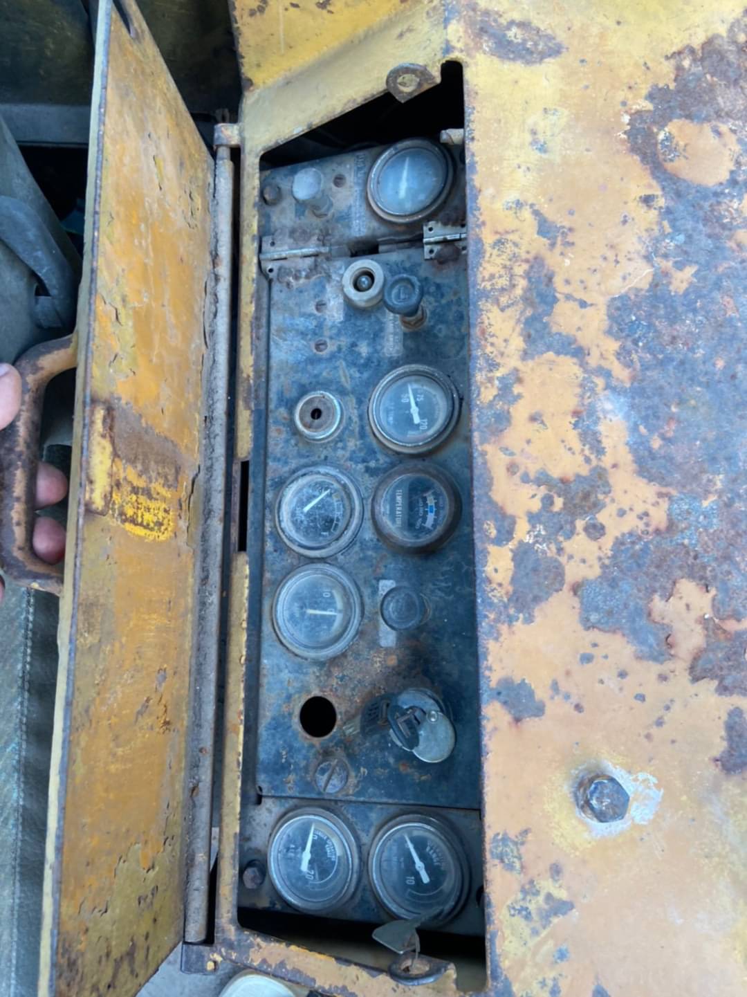 ขาย 255,000 รถตักล้อยาง 2 เพลา Komatsu