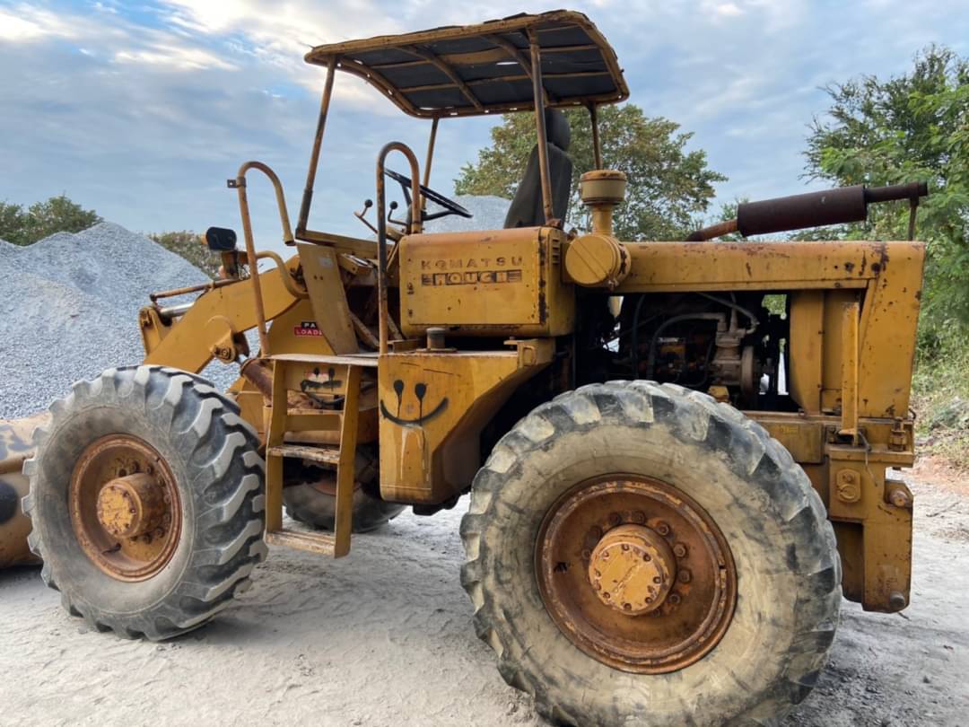 ขาย 255,000 รถตักล้อยาง 2 เพลา Komatsu