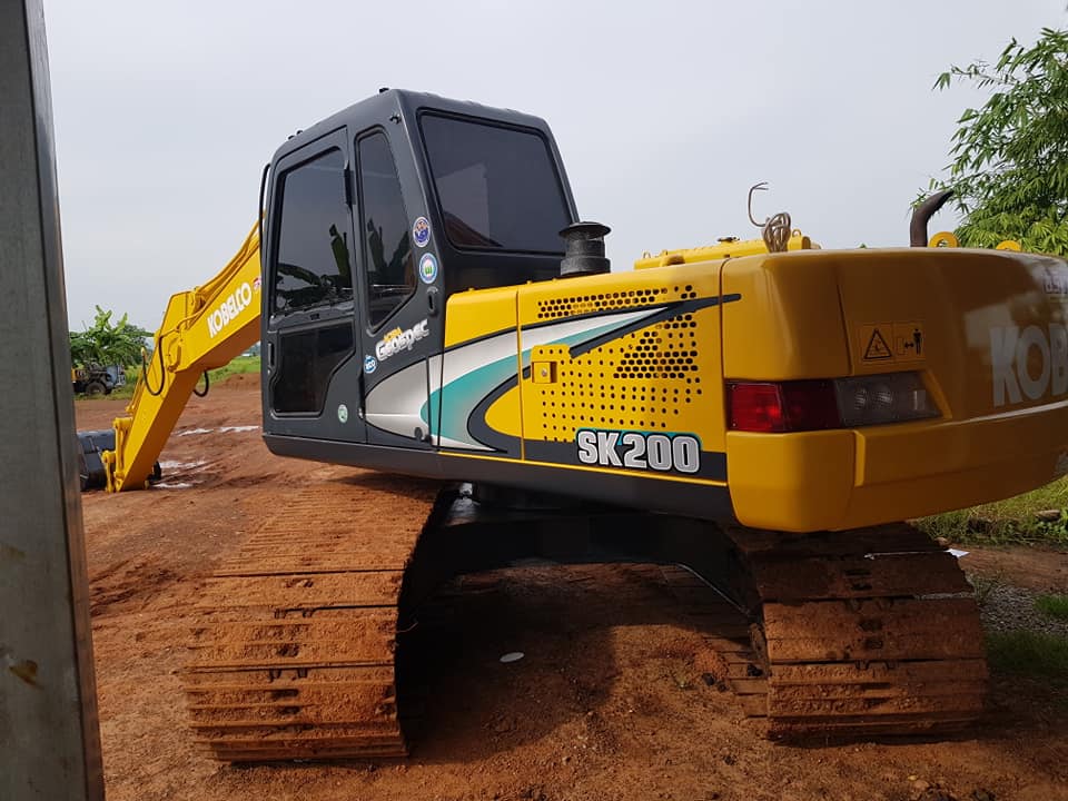 KOBELCO  SK  200 -3  เครื่องดีปั้มใหม่ (มาคซิค) โซ่ใหม่เอวแน่น สภาพดีพร้อมลุยงาย  0828472388 ดูรถที่สกลนคร ราคา 590000 สัญญาซื้อขาย