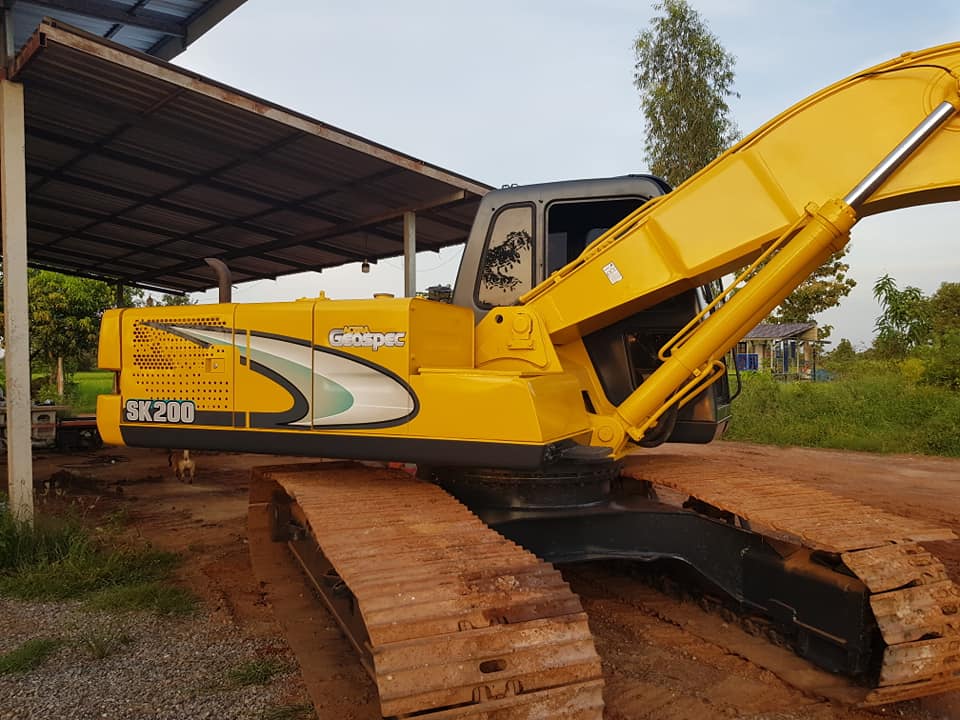 KOBELCO  SK  200 -3  เครื่องดีปั้มใหม่ (มาคซิค) โซ่ใหม่เอวแน่น สภาพดีพร้อมลุยงาย  0828472388 ดูรถที่สกลนคร ราคา 590000 สัญญาซื้อขาย