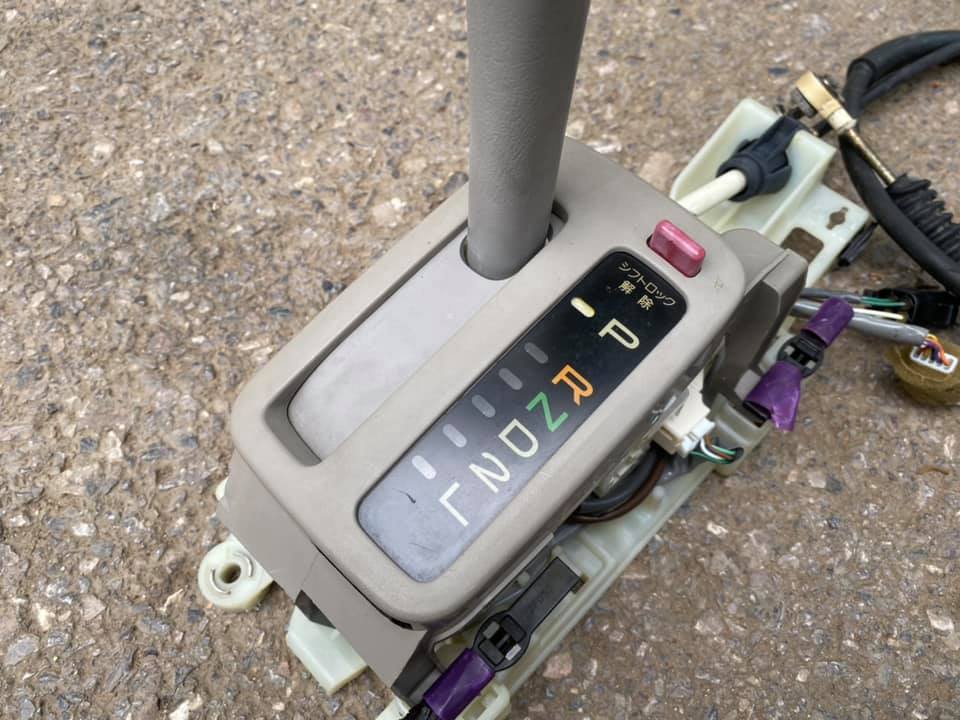 คันเกียร์ออโต้ พร้อมสายเกียร์ สีครีม เก่าญี่ปุ่น TOYOTA AE 100-101-110-111-112 คันเกียร์ออโต้ พร้อมสายเกียร์ สีครีม เก่าญี่ปุ่น TOYOTA AE 100-101-110-111-112