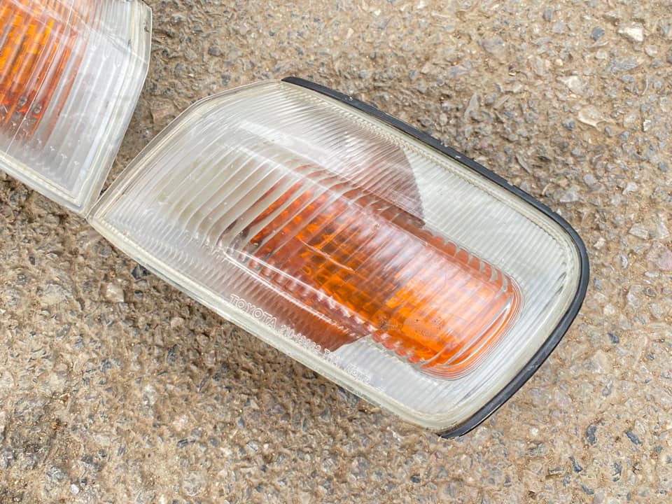 ไฟมุม ไฟเลี้ยว แท้ TOYOTA AE 110 , 111