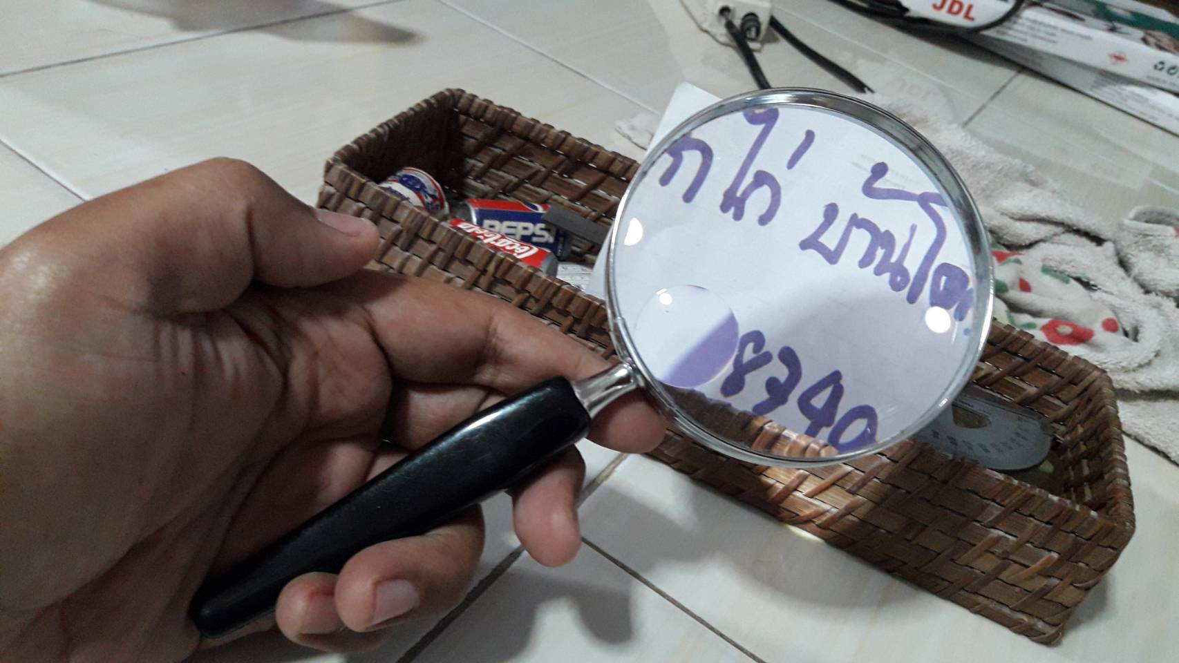 แว่นขยาย กลม เลนส์แก้ว ขอบเหล็ก เส้นผ่าศูนย์กลาง 9 cm 