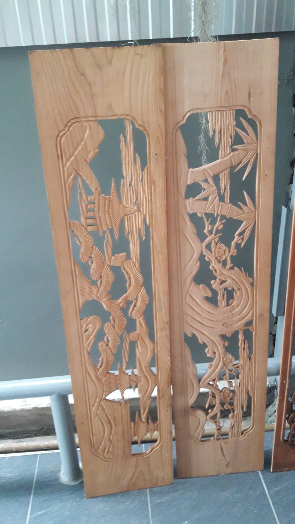 งานไม้แกะสลักสวยๆ งานตู้ญี่ปุ่น เหมาๆ 12 ชิ้นครับ ตามภาพ เป็นลวดลายวิวธรรมชาติ สวยๆ แต่งบ้าน แต่งร้าน  เหมา 12 ชิ้น