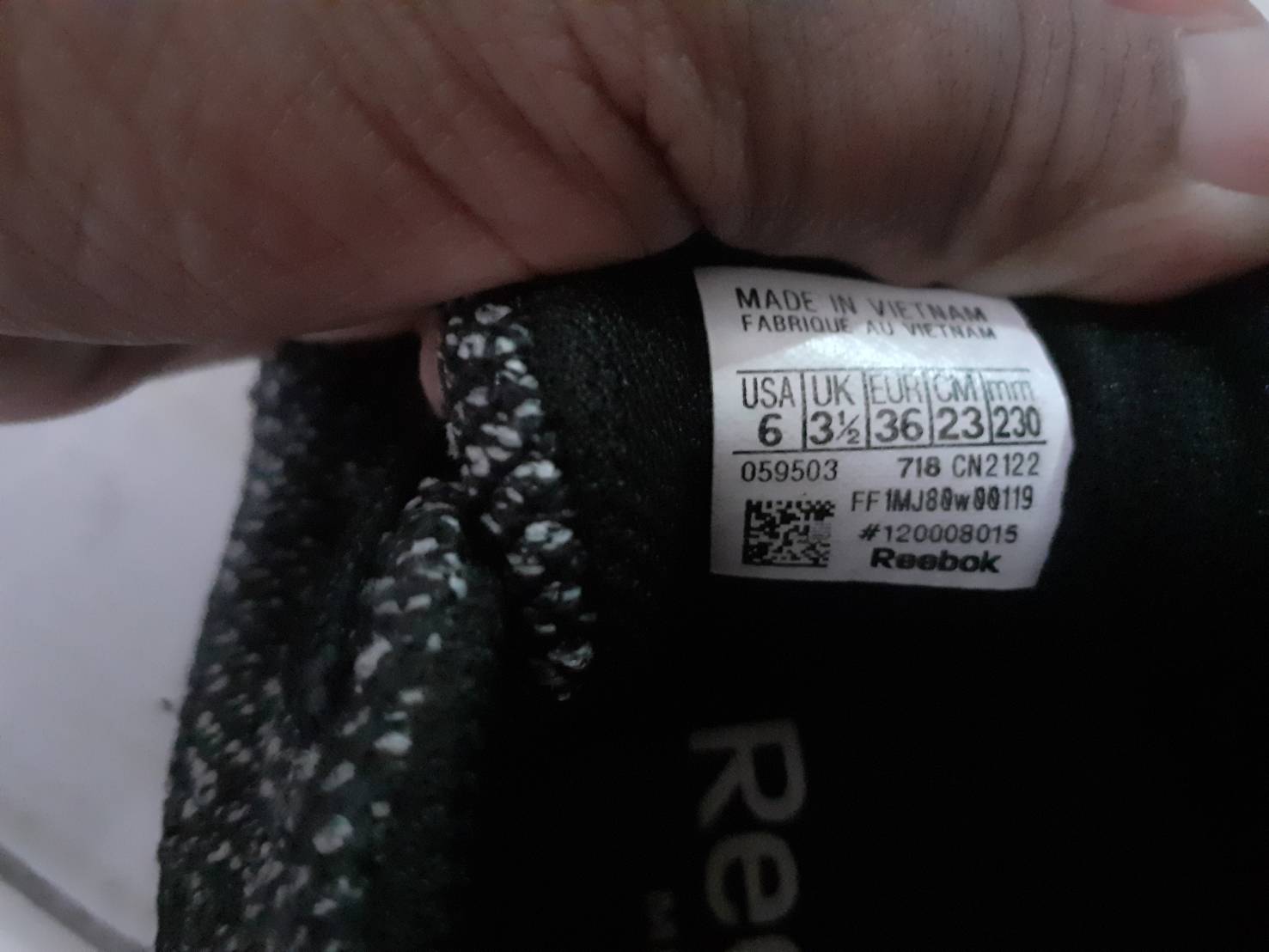 รองเท้าผ้าใบ reebok สีดำมือสองสภาพดีค่ะ ไซส์ 36(EUR) รองเท้าผ้าใบ reebok สีดำมือสองสภาพดีค่ะ ไซส์ 36(EUR)
