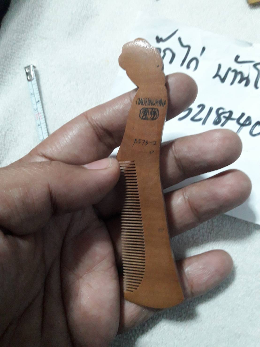 หวีไม้แท้ งานเก่า งานวาดภาพผู้หญิงญี่ปุ่น ทำจากไม้จันทร์หอม (ไม้หายาก) มีกลิ่นหอม มือสอง สภาพดี งานตู้ญี่ปุ่นครับ ยังใช้งานได้ งานเก่า งานสะสม