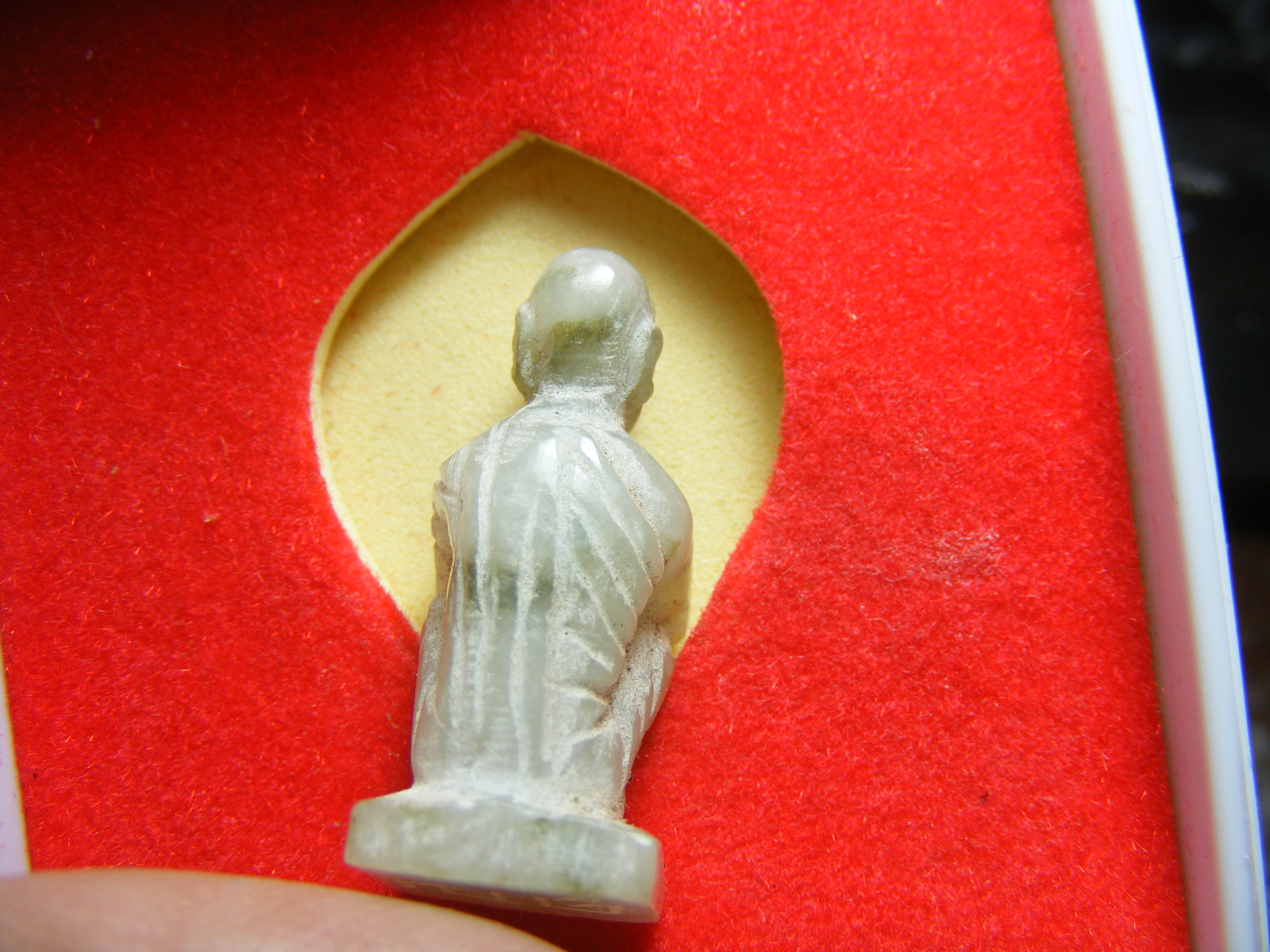 หลวงพ่อคูณแกะสลักครับ เก่าเก็บ ครับ พระสวย สภาพเดิม พระบ้าน เก็บเองครับ