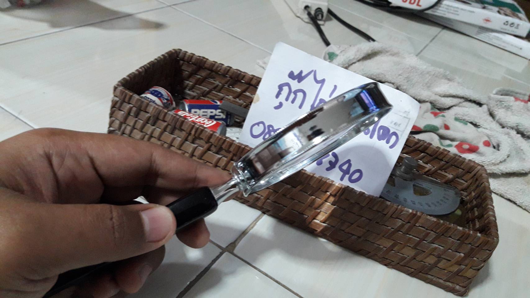 แว่นขยาย กลม เลนส์แก้ว ขอบเหล็ก เส้นผ่าศูนย์กลาง 9 cm 