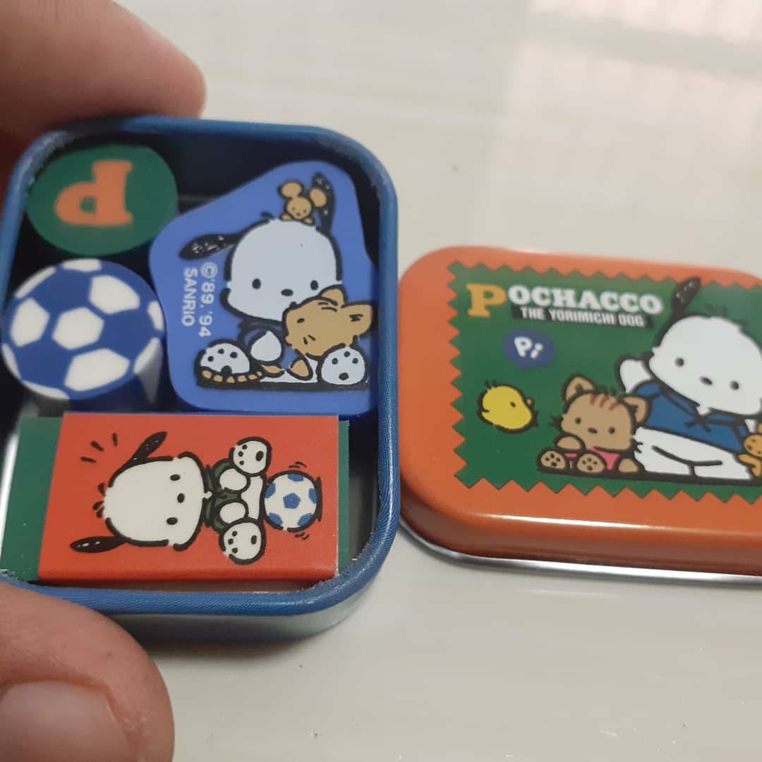 ชุดกล่องดินสอ ดินสอไม้ ยางลบจิ๋ว ชุดงานสะสม POCHACCO จาก Sanrio Japan ค่ะ กล่องสีฟ้ายาว 13 ซม. มีดิน ชุดกล่องดินสอ ดินสอไม้ ยางลบจิ๋ว ชุดงานสะสม POCHACCO จาก Sanrio Japan ค่ะ กล่องสีฟ้ายาว 13 ซม. มีดิน
