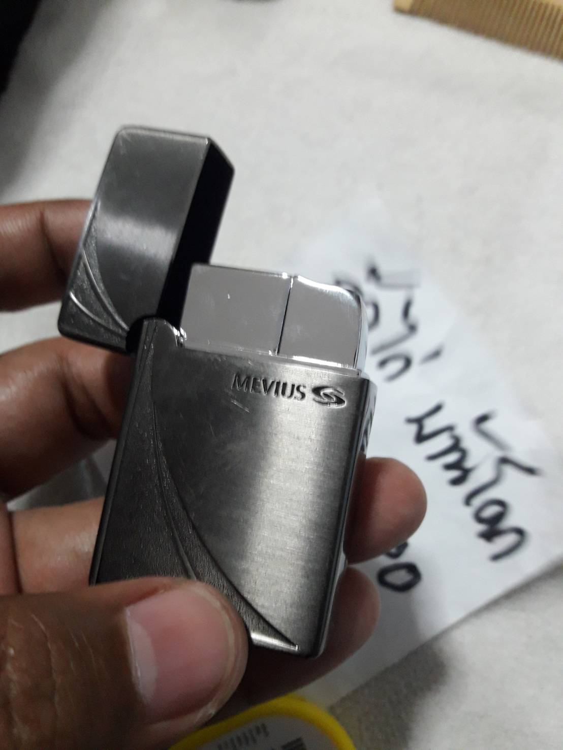 ไฟแช็ค MEVIUS JB12OH1410 แก๊ส ไฟฟู่ มือสอง งานตู้ญี่ปุ่นครับ ยังใช้งานได้ปกติ ครับสวยๆ