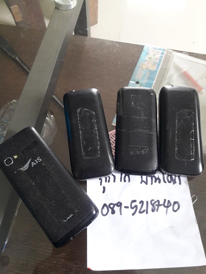 โทรศัพท์มือถือ มือสองเหมาๆ 4 เครื่องตามภาพ หาแบตเปลี่ยนเองครับ แบตเสื่อมๆ เหมาๆ สี่เครื่อง เครื่อง ais ลองเปลี่ยรแบตแล้ว เปิดติดครับจอสี แต่ samsung สามเครื่องไม่มีแบตลองครับ เหมาๆเลย 4 เครื่องตามภาพ