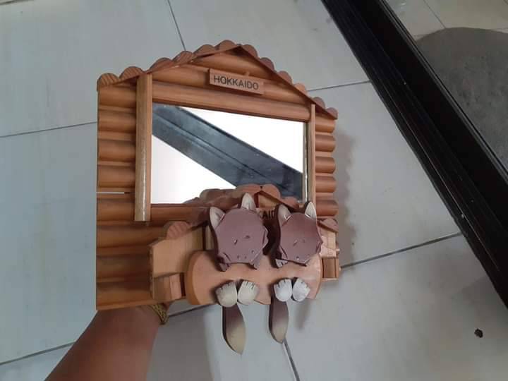 ลดราคา กระจกแขวนแต่งบ้าน แต่งห้อง ใช้งานได้จริง ของที่ระลึกจาก Hokkaido Japan มีช่องใส่ของได้ หัวและหางสุนัขจิ้งจอกขยับได้น่ารักมากๆ ลดราคา กระจกแขวนแต่งบ้าน แต่งห้อง ใช้งานได้จริง ของที่ระลึกจาก Hokkaido Japan มีช่องใส่ของได้ หัวและหางสุนัขจิ้งจอกขยับได้น่ารักมากๆ