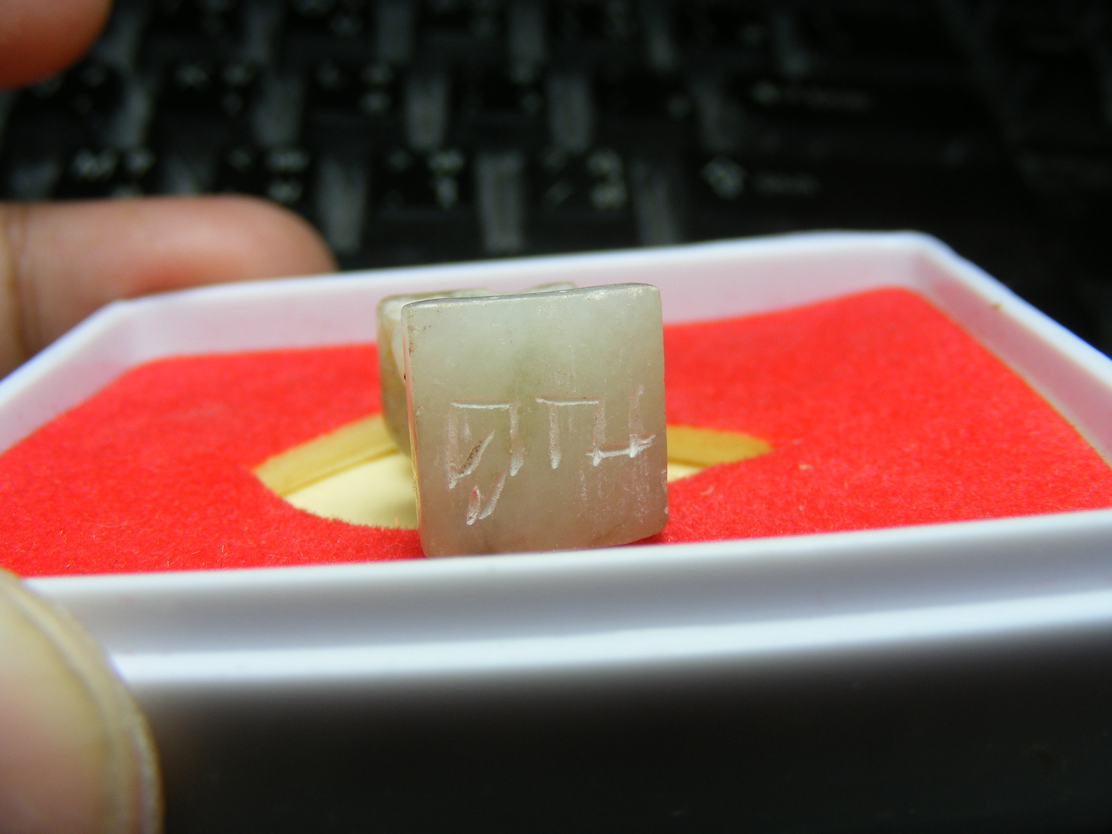 หลวงพ่อคูณแกะสลักครับ เก่าเก็บ ครับ พระสวย สภาพเดิม พระบ้าน เก็บเองครับ