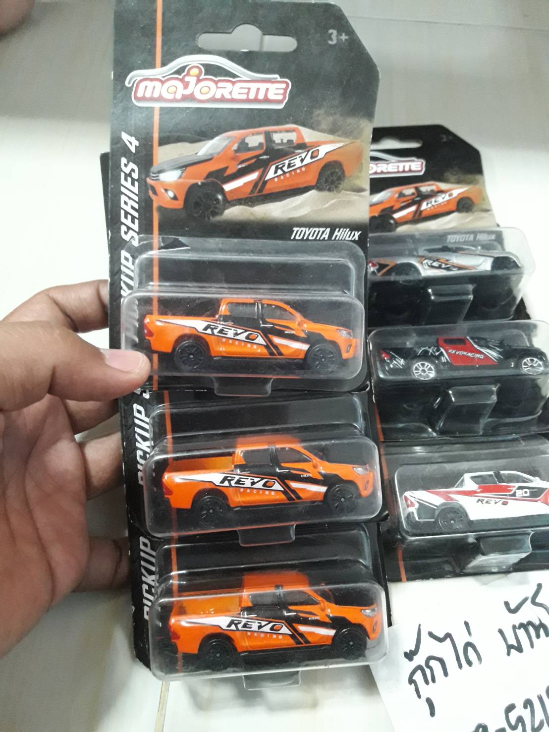 รถโมเดล รถเหล็ก MAJORETTE สายรถกระบะ รุ่น TOYOTA REVO ชุดลาย RACING มี 6 คัน สี่สีครับ 1. สีส้ม 3 คั รถโมเดล รถเหล็ก MAJORETTE สายรถกระบะ รุ่น TOYOTA REVO ชุดลาย RACING มี 6 คัน สี่สีครับ 1. สีส้ม 3 คั