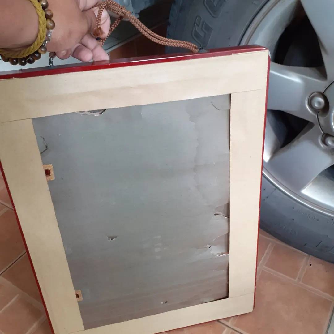 K06 รูปในหลวงรัชกาลที่ 9  สมเด็จพระราชินีนาถ พร้อมด้วยพระราชโอรสและพระราชธิดา ใส่กรอบสวย ขนาด 35×46  ซม. งานเก่าเหมาบ้านม