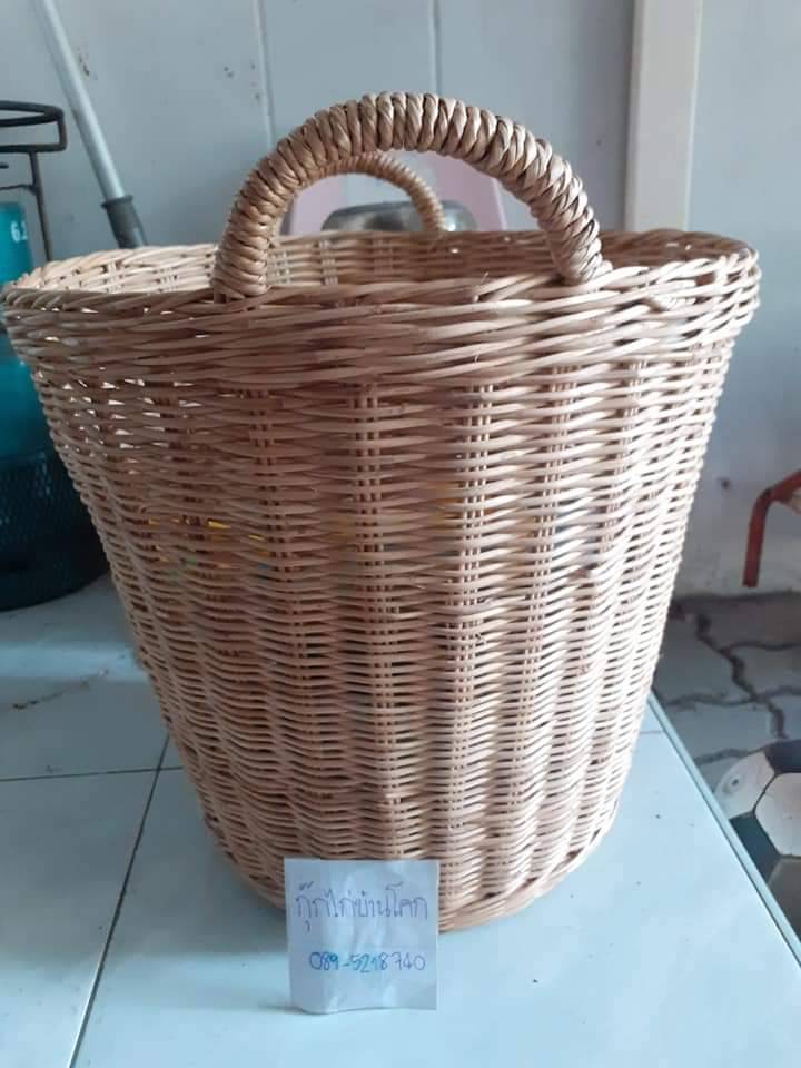 ตะกร้าหวายใบใหญ่ ใส่ผ้าใส่ของได้หมดค่ะ ขนาดประมาณ 40×40 ซม. มีหูจับ งานดีแข็งแรงน่าใช้สภาพใหม่ๆ