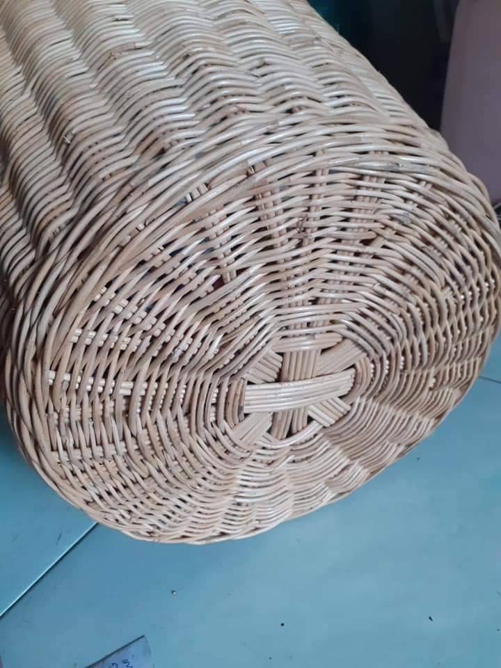 ตะกร้าหวายใบใหญ่ ใส่ผ้าใส่ของได้หมดค่ะ ขนาดประมาณ 40×40 ซม. มีหูจับ งานดีแข็งแรงน่าใช้สภาพใหม่ๆ