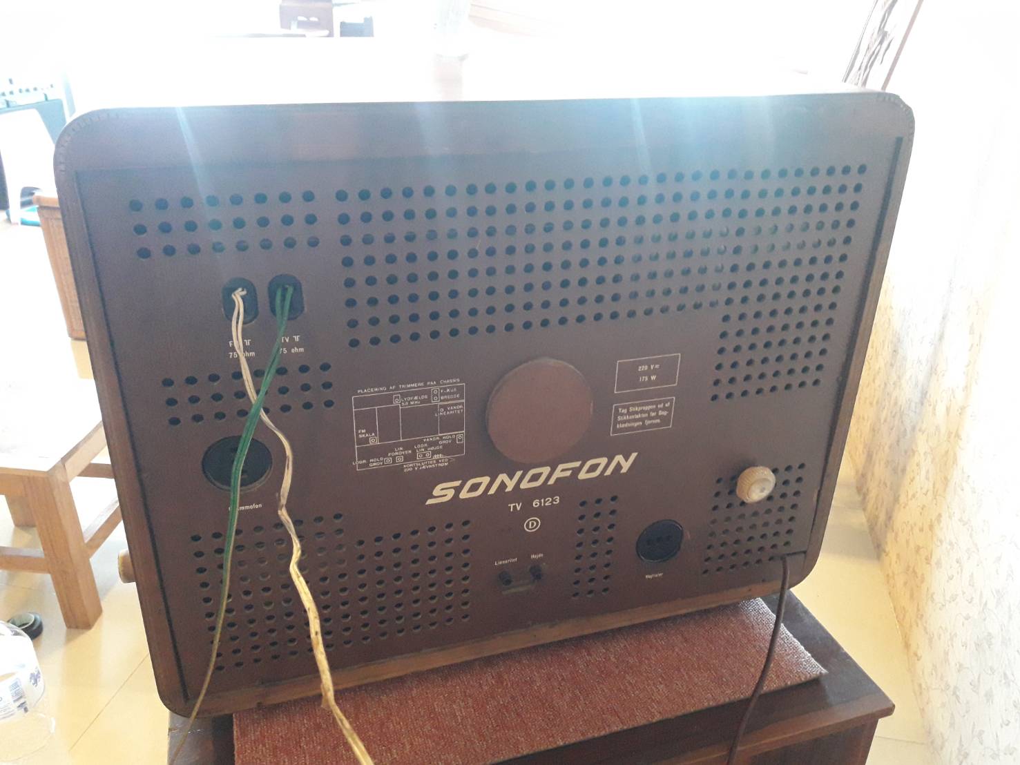 ลดราคาครับ ทีวีวิทยุ SONOFON TV 6123 งานเก่า งานสะสม ต่อไฟ 220v. ได้เลย วิทยุ เปิดติดนะครับ เสียงดีมากๆ มีคลิปเทส https://youtu.be/Xhe4W_G-AOA ส่วน TV นิ่งเลยครับ ไม่ติด งานตู้ยุโรป ตู้ไม้ ดีไซน์สวยๆ แต่งบ้าน แต่งร้านได้ ลดราคาครับ ทีวีวิทยุ SONOFON TV 6123 งานเก่า งานสะสม ต่อไฟ 220v. ได้เลย วิทยุ เปิดติดนะครับ เสียงดีมากๆ มีคลิปเทส https://youtu.be/Xhe4W_G-AOA ส่วน TV นิ่งเลยครับ ไม่ติด งานตู้ยุโรป ตู้ไม้ ดีไซน์สวยๆ แต่งบ้าน แต่งร้านได้