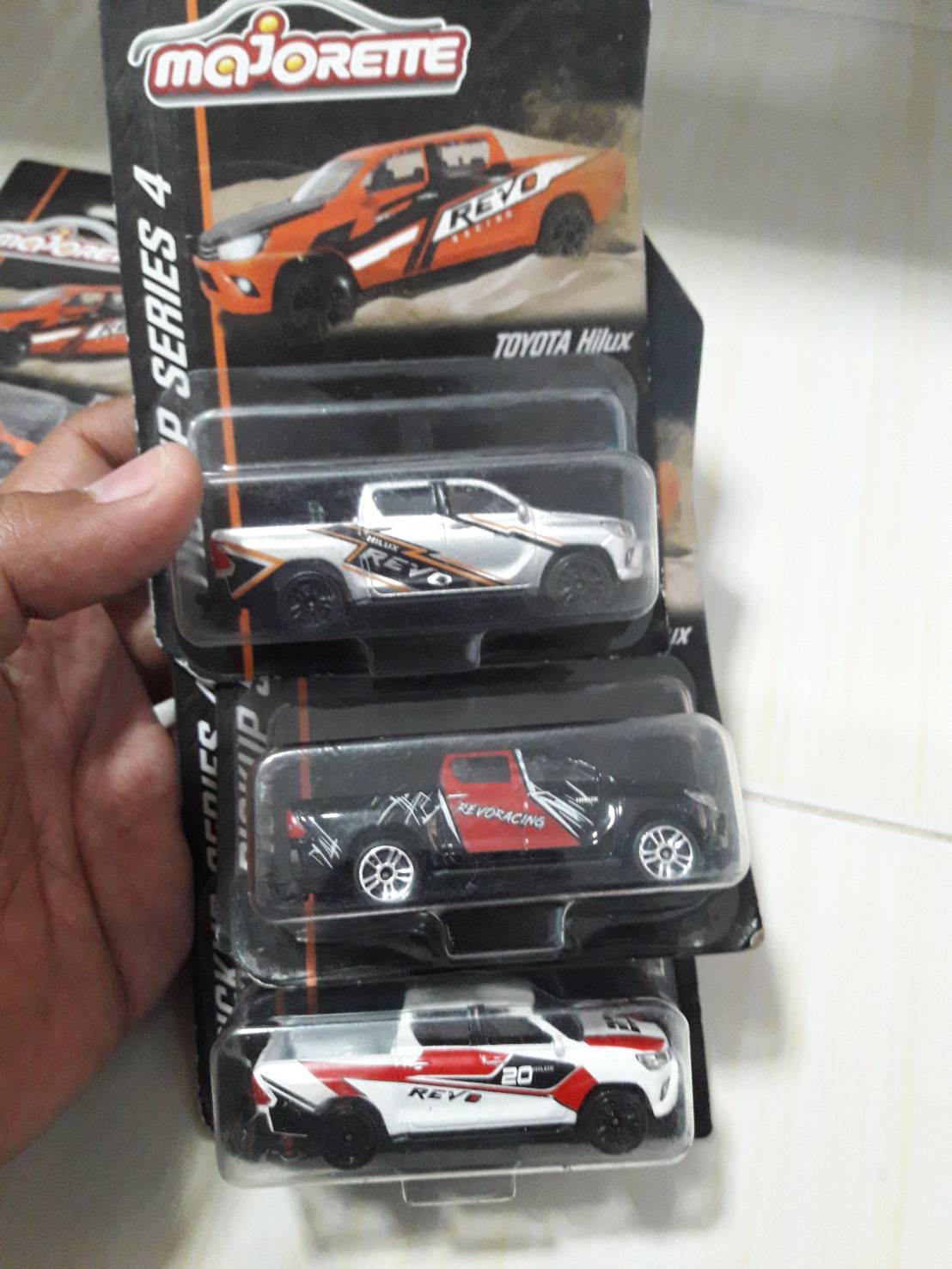 รถโมเดล รถเหล็ก MAJORETTE สายรถกระบะ รุ่น TOYOTA REVO ชุดลาย RACING มี 6 คัน สี่สีครับ 1. สีส้ม 3 คั รถโมเดล รถเหล็ก MAJORETTE สายรถกระบะ รุ่น TOYOTA REVO ชุดลาย RACING มี 6 คัน สี่สีครับ 1. สีส้ม 3 คั