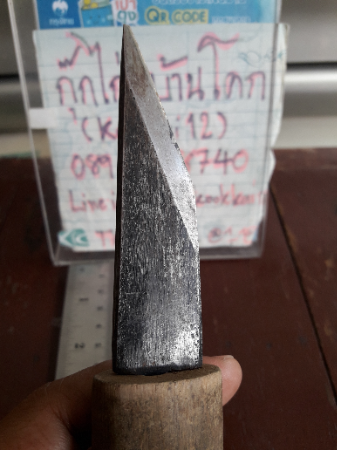 งานเก่า เหล็กเก่า ด้ามไม้ ไม่ได้ปลอกปิดมาครับ มีตามภาพยาวรวมด้าม 7 นิ้วครับผม แข็งแรง คมสุดๆครับผม