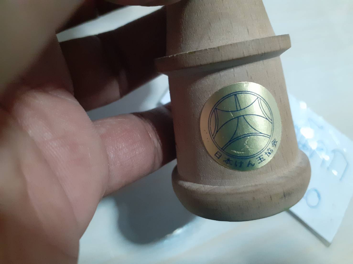 เคนดามะ ของเล่นยอดนิยมของชาญี่ปุ่นมาอย่างยาวนาน มีการจัดการแข่งขันเป็นกีฬา และมีการก่อตั้งสมาคมขึ้นมาสำหรับรับรองการเล่นโดยเฉพาะ เคนดามะนี้ได้รับสติกเกิร์รับรองจากสมาคม