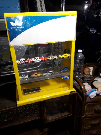 ปรับลดๆราคาครับ ตู้บุหรี่เก่า British American Tobacco เก่าเก็บครับ ฝาปิดหลังครบๆ มีตำหนิตรงด้านล่างหน่อยครับ