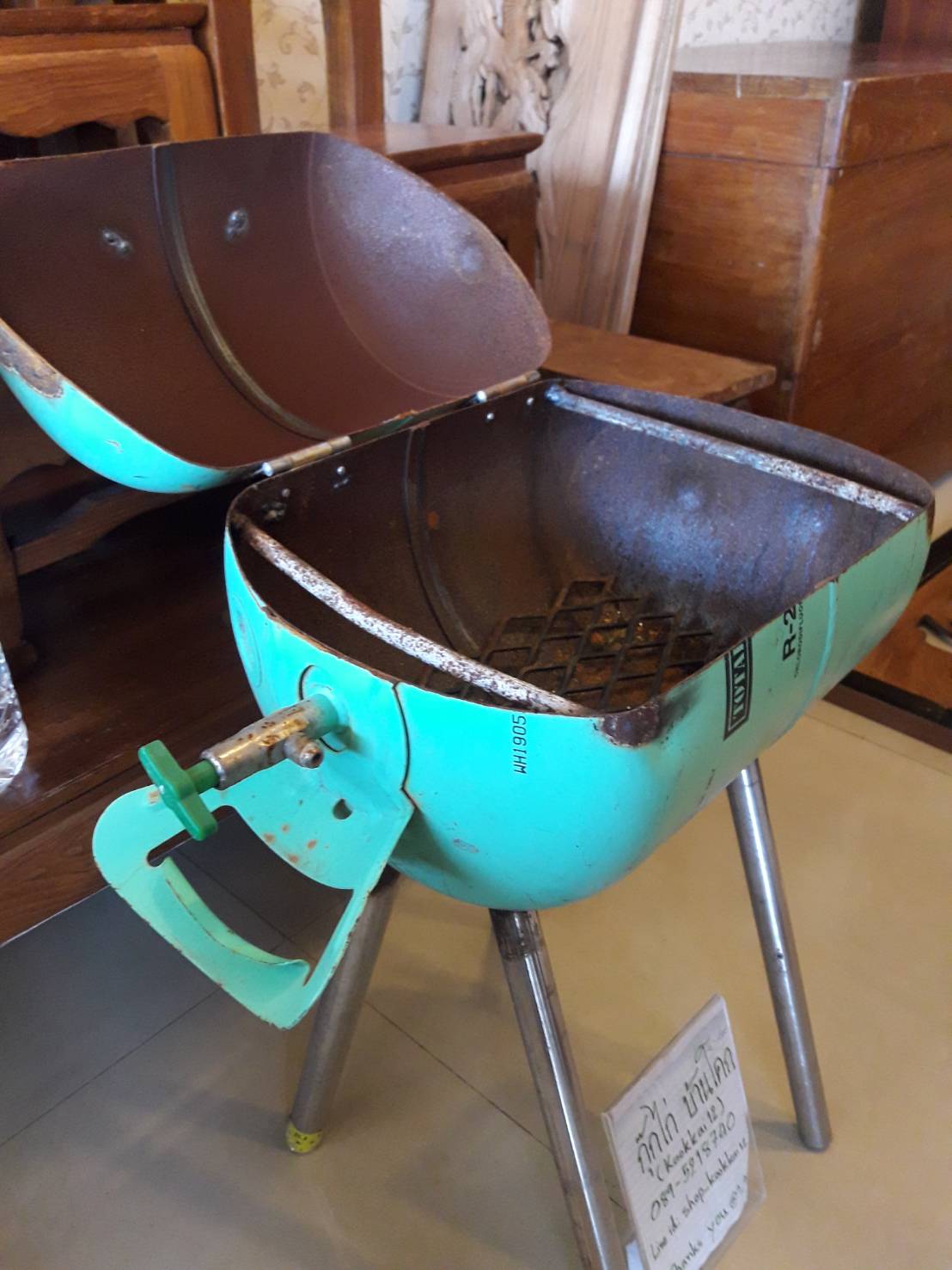 เตาย่างถังน้ำยาแอร์ งานช่างไทย DIY ขาสแตนเลสครับแข็งแรงขนาดกำลังดี พกไปออกแค้มปิ้งได้ หน้าเตายาว 34 cm.  เตาสูง 48.5 cm. ดัดแปลงจากถังน้ำยาแอร์ ตัดเชื่อมแล้ว แข็งแรงแน่นอนครับ