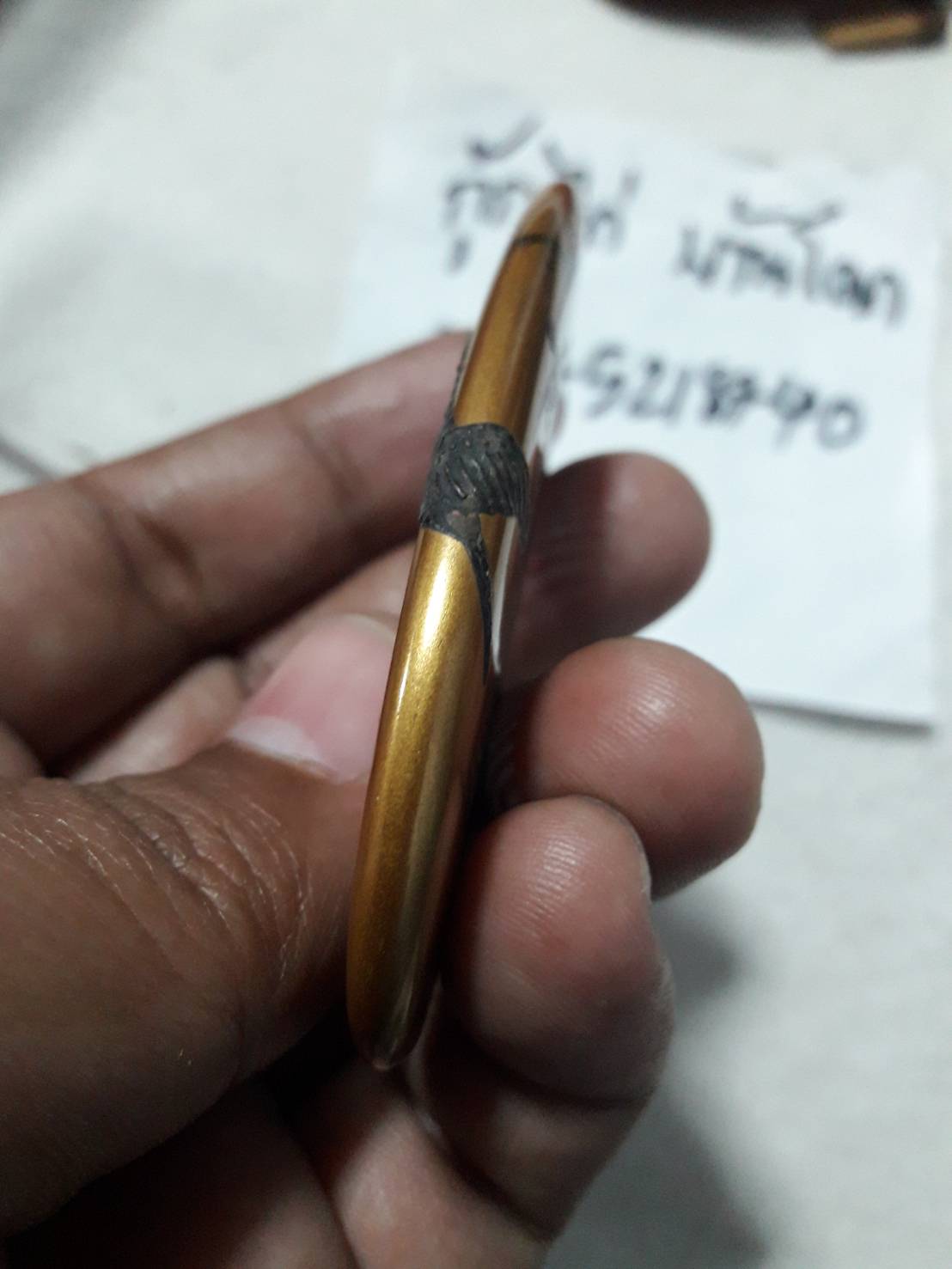 หวีไม้แท้ ทรงแตงโม งานเก่า แกะสลักลายนูน ทำจากไม้จันทร์หอม (ไม้หายาก) มีกลิ่นหอม มือสอง สภาพดี งานตู้ญี่ปุ่นครับ ยังใช้งานได้ งานเก่า