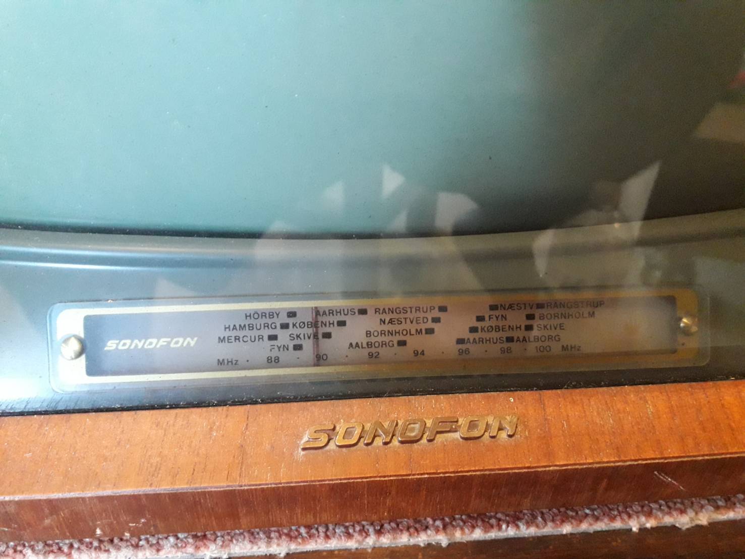 ลดราคาครับ ทีวีวิทยุ SONOFON TV 6123 งานเก่า งานสะสม ต่อไฟ 220v. ได้เลย วิทยุ เปิดติดนะครับ เสียงดีมากๆ มีคลิปเทส https://youtu.be/Xhe4W_G-AOA ส่วน TV นิ่งเลยครับ ไม่ติด งานตู้ยุโรป ตู้ไม้ ดีไซน์สวยๆ แต่งบ้าน แต่งร้านได้ ลดราคาครับ ทีวีวิทยุ SONOFON TV 6123 งานเก่า งานสะสม ต่อไฟ 220v. ได้เลย วิทยุ เปิดติดนะครับ เสียงดีมากๆ มีคลิปเทส https://youtu.be/Xhe4W_G-AOA ส่วน TV นิ่งเลยครับ ไม่ติด งานตู้ยุโรป ตู้ไม้ ดีไซน์สวยๆ แต่งบ้าน แต่งร้านได้