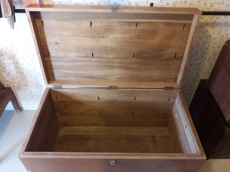 ลดราคา ครับ อยากขาย หีบเก็บของไม้สัก ไม้เก่า งานเก่าเก็บ สวยๆ ครับ เก็บของได้ ใหญ่ๆ และหนักมากๆครับ งานดี สวยๆ ขนาด ยาว 110 cm. กว้าง 61 cm. สูง 62 cm. เก็บของได้ แต่งบ้าน แต่งร้าน สวยๆครับ