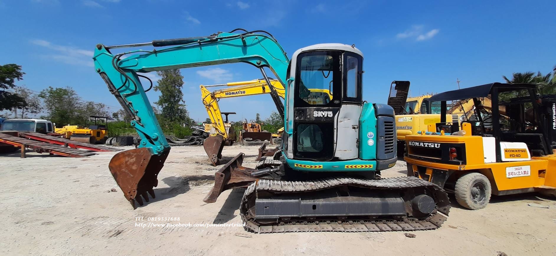 FROM JAPAN รถขุดโกเบ เก่านอก ขนาด 7ตัน ใบมีดดัน มีอินวอย ราคาเพียง 588,000 บาท KOBELCO SK75UR-YR05