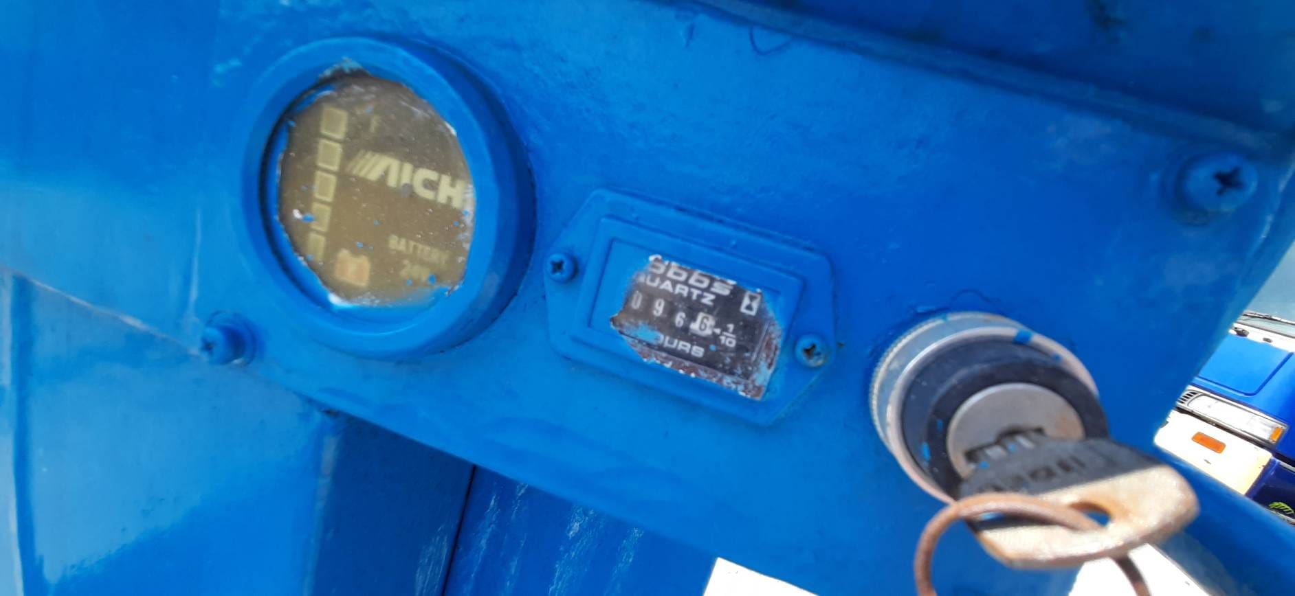 FROM JAPAN รถกระเช้าไฟฟ้า MANLIFT - AICHI SV040 น้ำหนักยก 690 กิโลกรัม ยกสูงได้ 4 เมตร