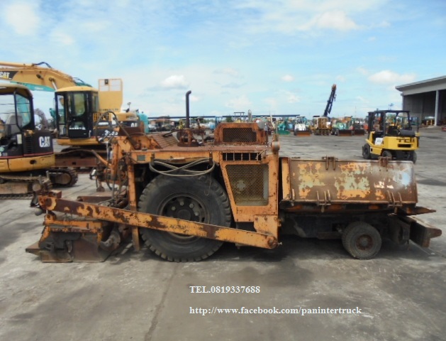 FROM JAPAN สินค้าเก่านอก ขายถูกด่วนๆรถปูยาง  ASPHALT FINISHER  HANTA  AF300WHS เครื่องยนต์ ISUZU 4FB1 , 4 สูบ , ล้อยาง ,ปูยางได้กว้างถึง 3 เมตร