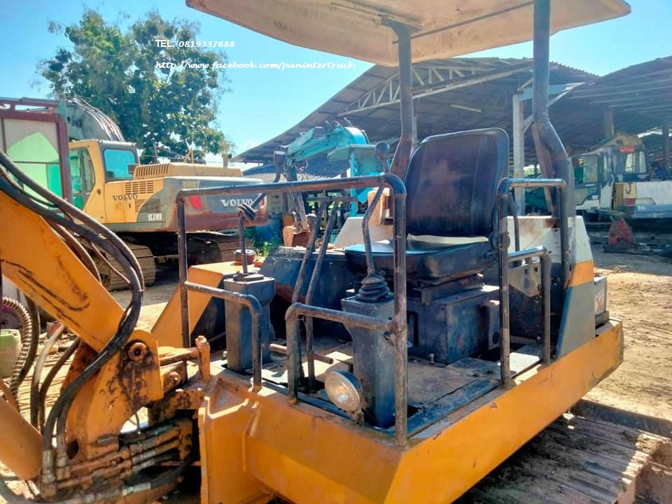 ราคาเพียง 155,000 บาท EXCAVATOR KOMATSU PC40-6  รถขุด ขนาด 4 ตัน