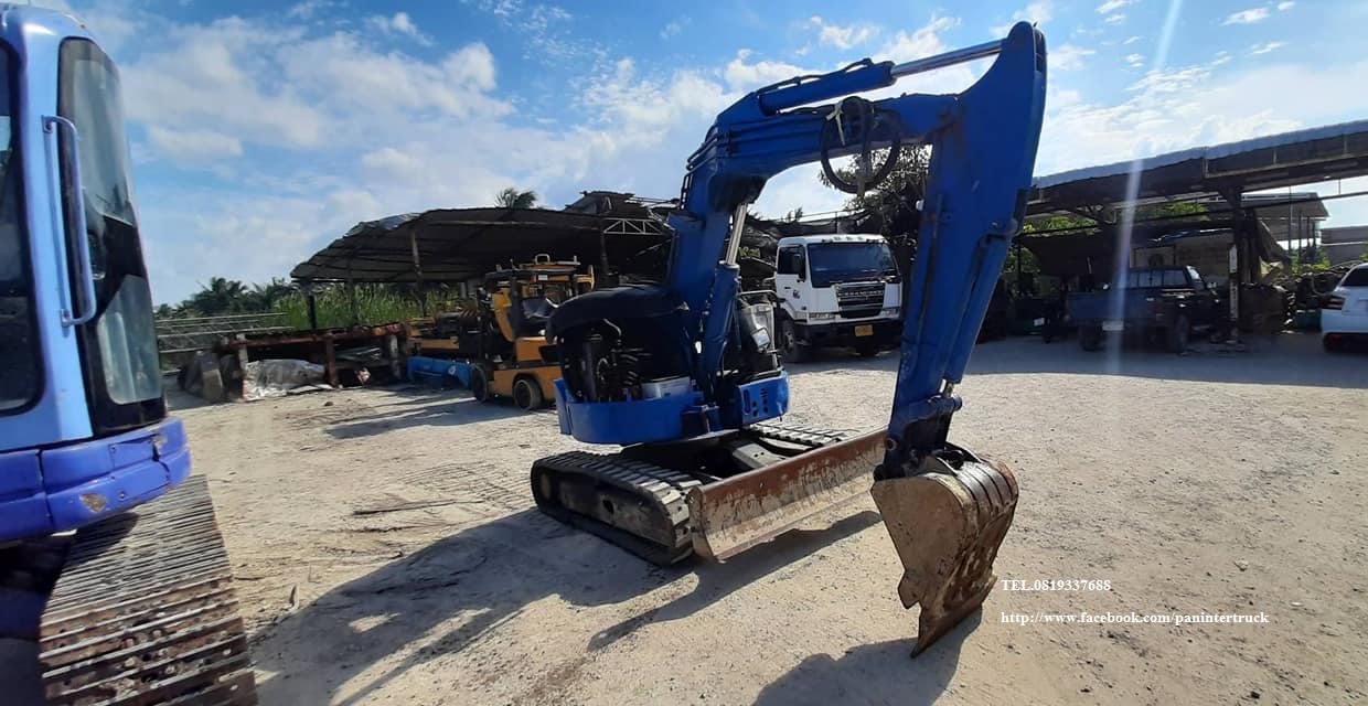 SALE FROM JAPAN MINI. EXCAVATOR HITACHI EX30UR-3 รถขุดเล็ก คอนโทรลน้ำมัน ปั๊มนิ้ว แขนตรง /ใบมีดดัน /มีลายไปป์ปิ้ง(ลายหัวเจาะ)