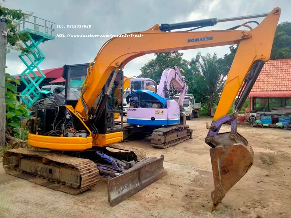 ราคาเพียง 299,000 บาท EXCAVATOR KOMATSU PC50UU-2E  รถขุด ขนาด 5ตัน