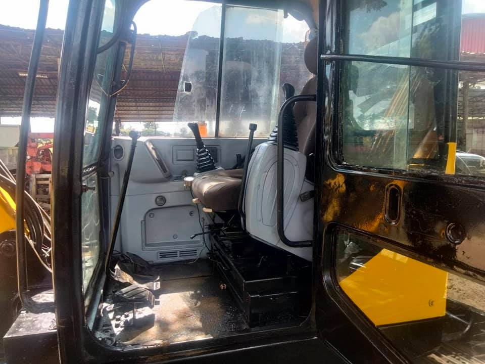 ราคาปังๆ คันสุดท้าย รถขุดเก่านอก มีอินวอย /ปรับสภาพ ขัดล้าง ทำสี  มีตู้/มีเก๋ง/มีประตู ราคาเพียง 355,000 บาท HYUNDAI ฮุนได R60-7