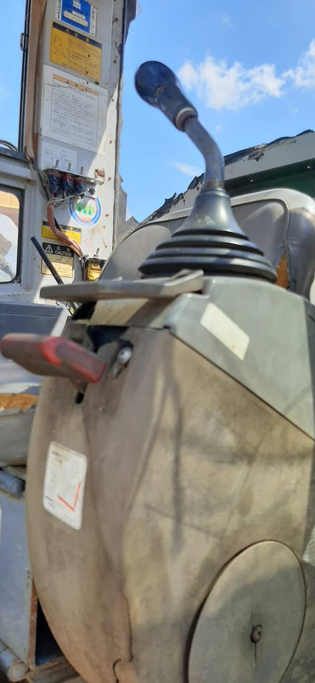 ลดกระหน่ำ!! รถขุดโกเบ เก่านอก ขนาด 7ตัน  มีอินวอย ราคาเพียง 380,000 บาท KOBELCO SK75UR-1B