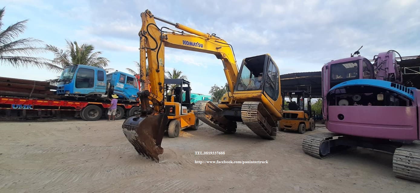 SALE* รถขุด KOMATSU PC60-7 มีเก๋ง ,มีประตู ,มีลายไปป์ปิ้ง(ลายหัวเจาะ) แทรคเหล็ก , สินค้าเก่านอก