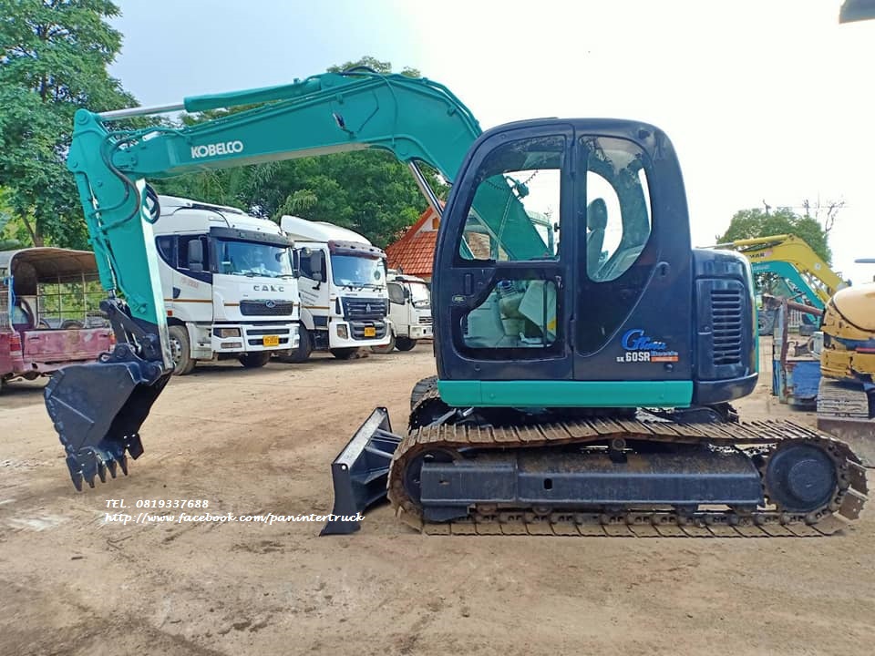 สินค้าเก่านอก มีตู้/มีเก๋ง/มีประตู/แอร์หนาว/ มีผานหน้า/ใบมีดดัน รถขุดโกเบ KOBELCO SK60SR-YT