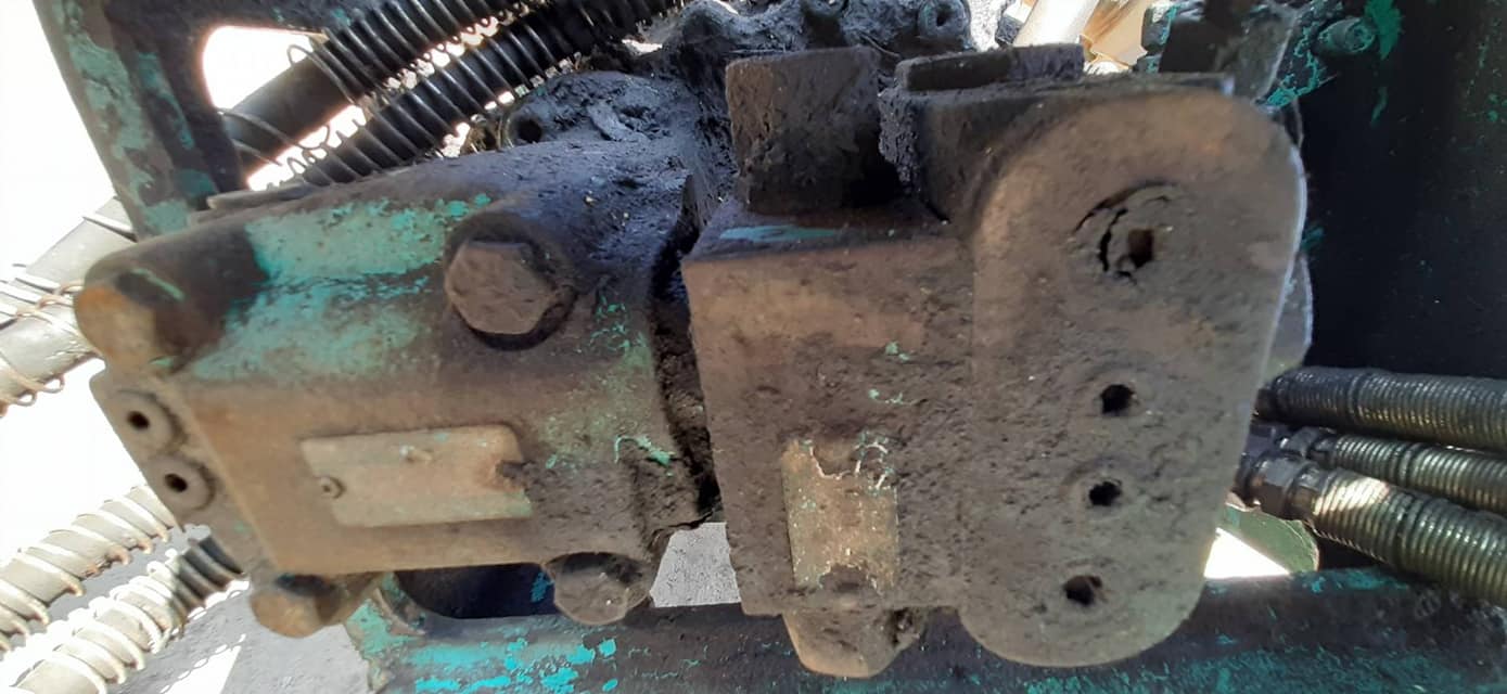 FROM JAPAN สินค้าเก่าจากญี่ปุ่น ตัวคีบปากหนีบไม้ แบบหมุนได้ พร้อมมอเตอร์ อุปกรณ์รองรับ สำหรับรถขุดไซค์ 60 ,65, 70, 75