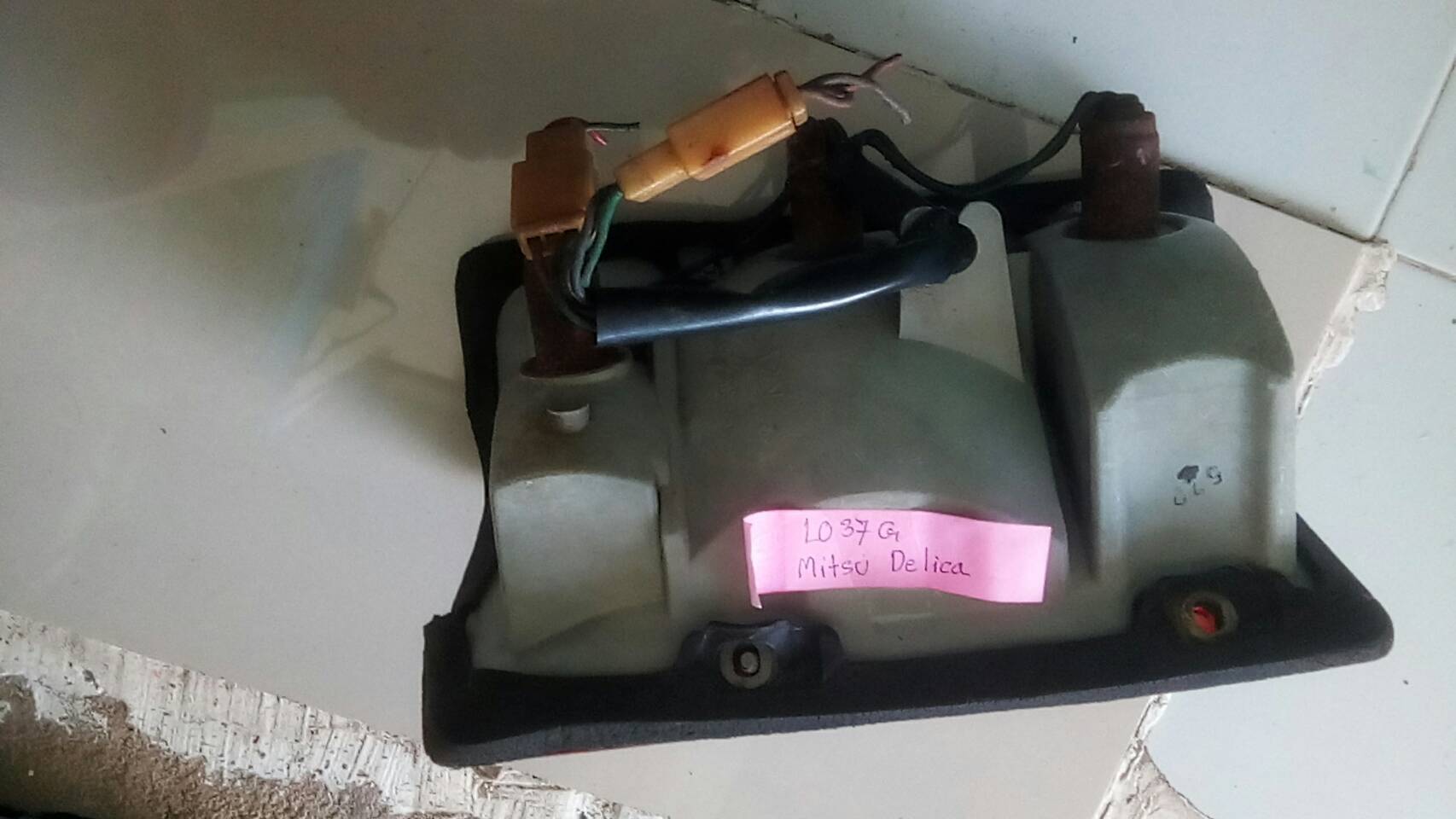 ไฟท้าย Mitsubishi L300 Delica ตากลม