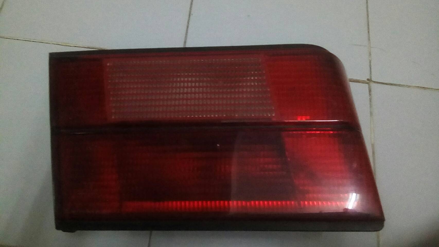 ไฟท้ายฝากระโปรง bmw e34 แท้ hella