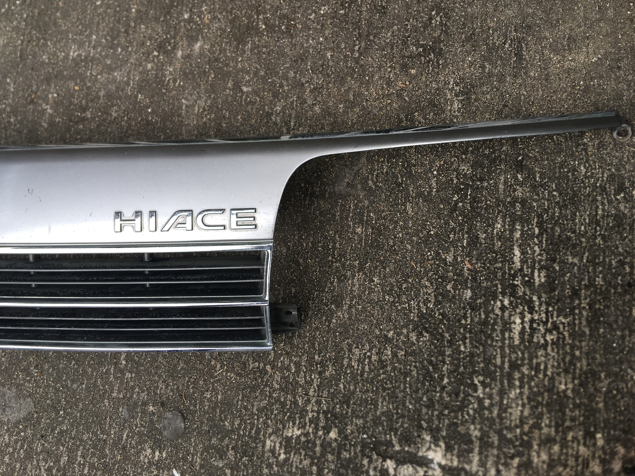 กระจังหน้ารถตู้ไฮเอท