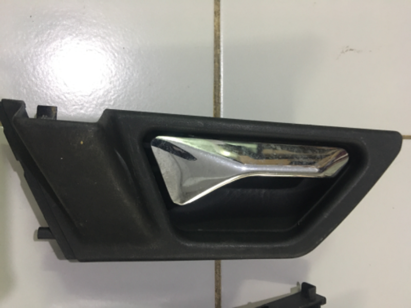 มือเปิดประตูใน BENZ 124