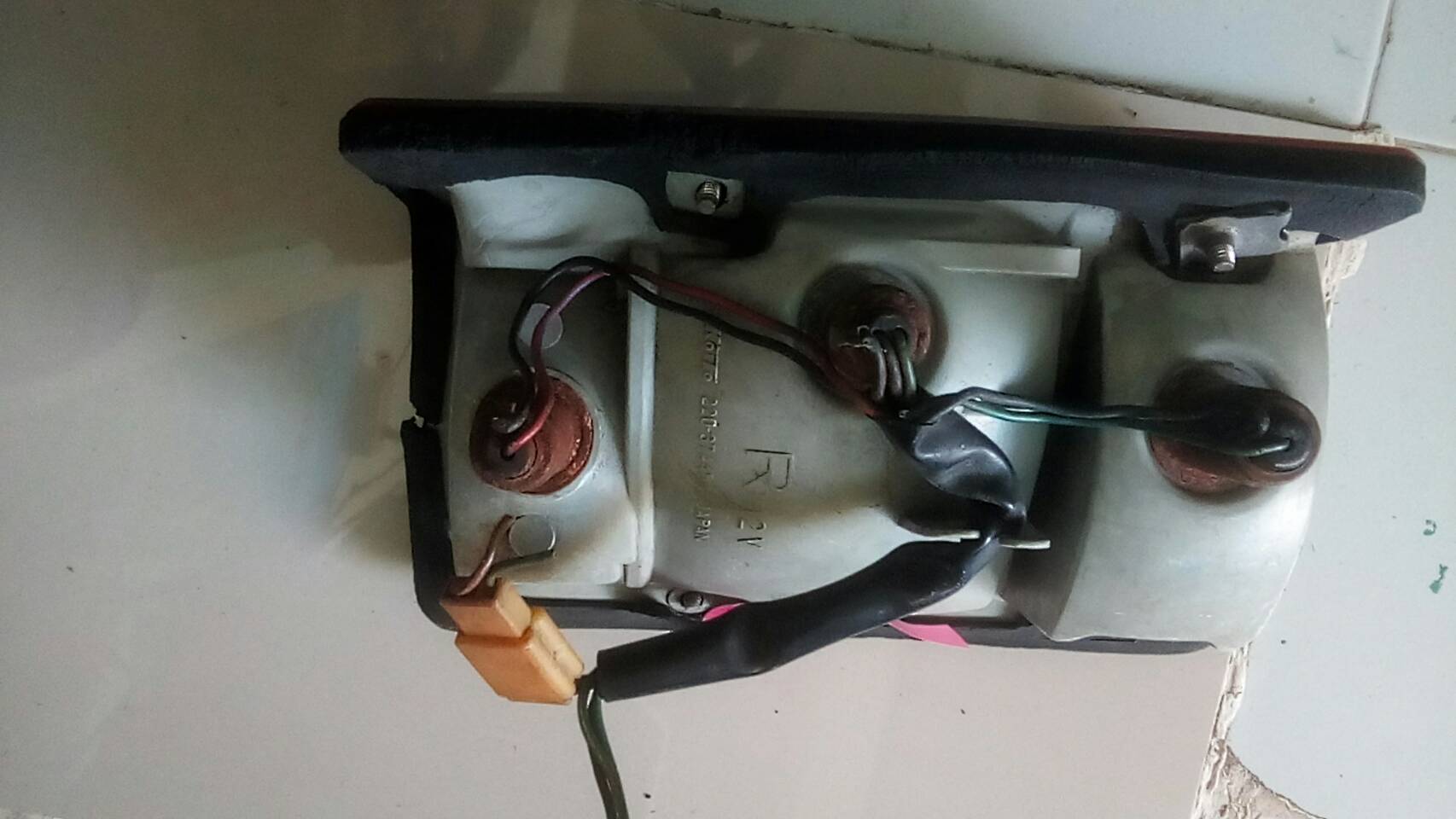 ไฟท้าย Mitsubishi L300 Delica ตากลม