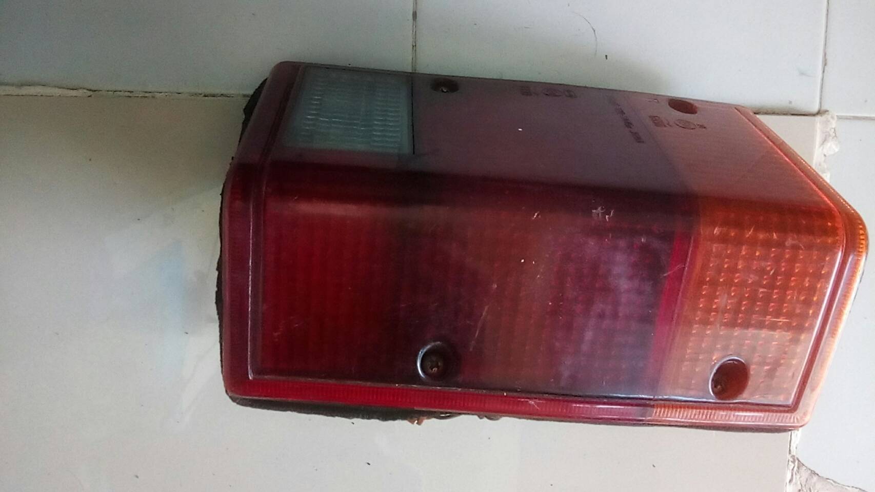 ไฟท้าย Mitsubishi L300 Delica ตากลม