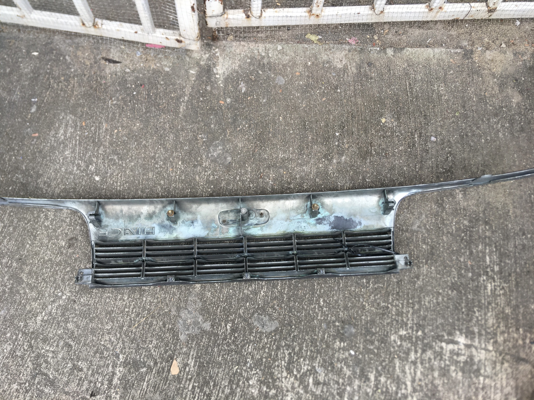 กระจังหน้ารถตู้ไฮเอท