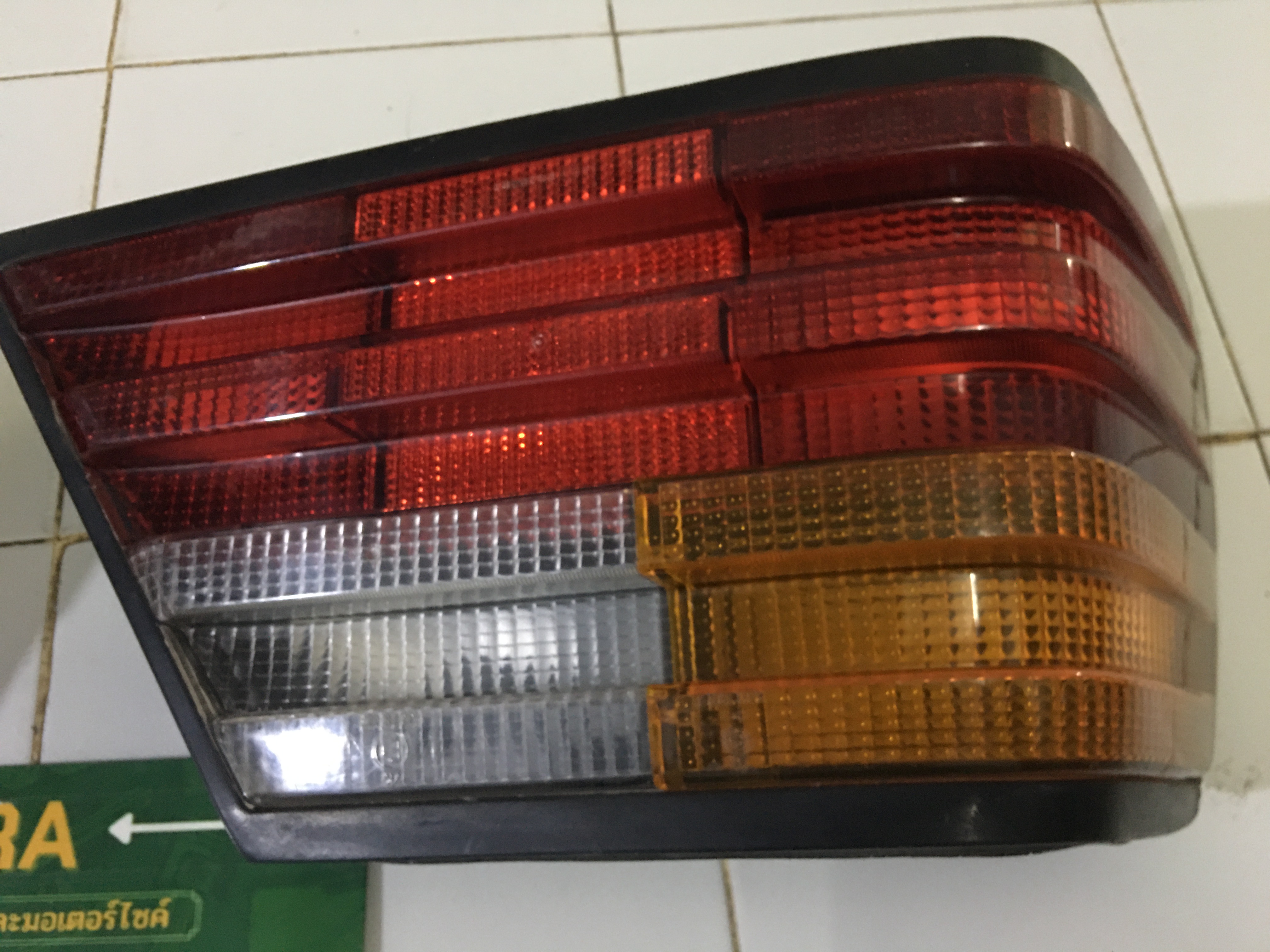 ไฟท้ายBenz w 124